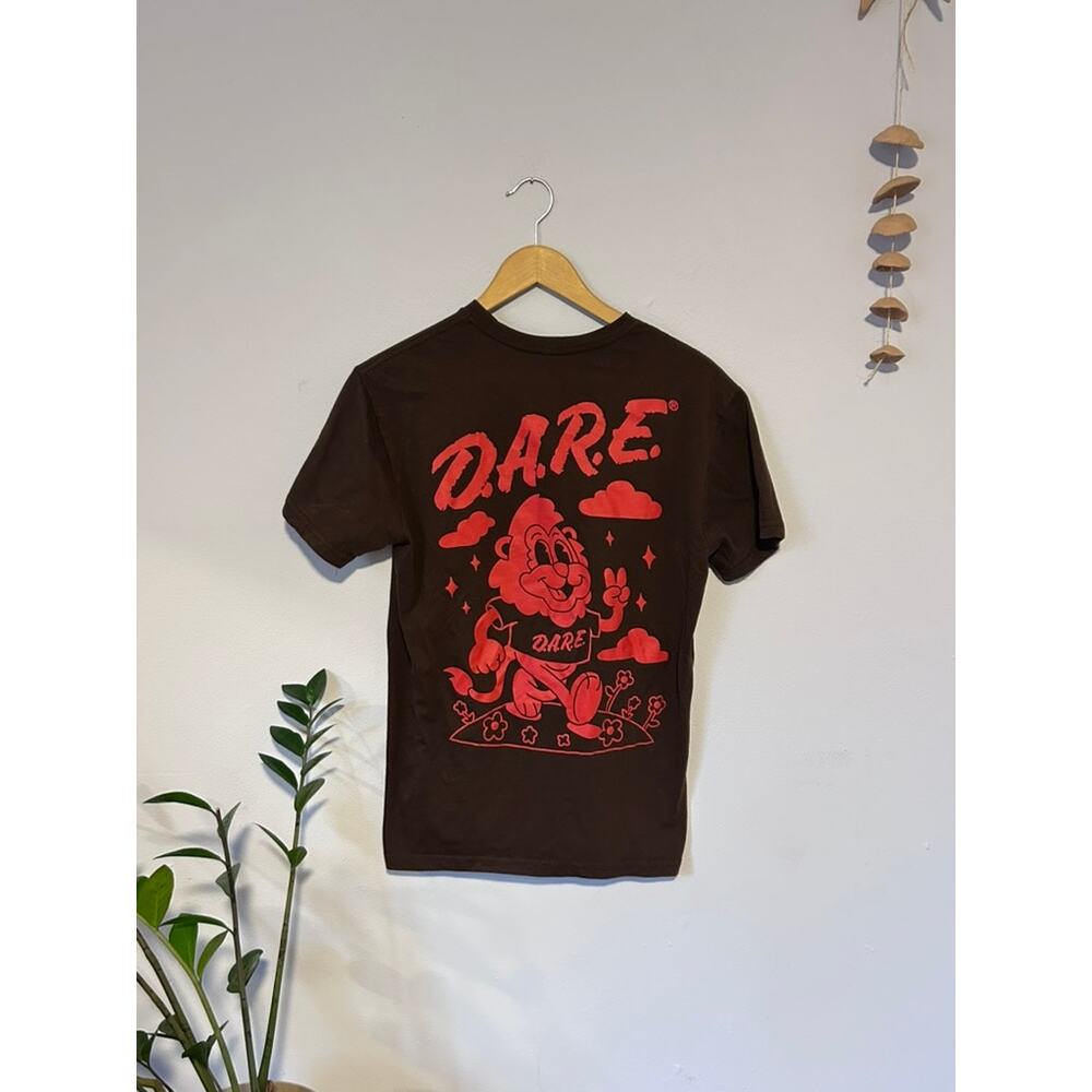 Brown and Red D,A,R.E, Keeping Kids Off Drugs T-Shirt | Graphic Tee - (Unisex M)